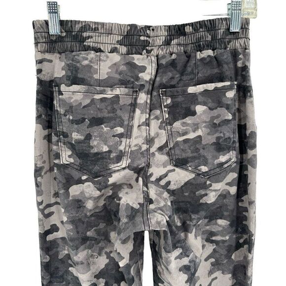 SPANX Stretch Twill Cargo Jogger Pants in Blackwash Camo Medium - Picture 7 of 10